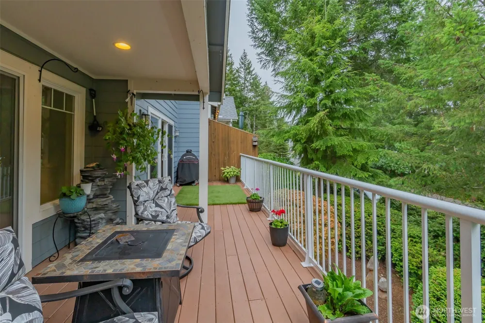 160 E SODERBERG RD #L-33 Allyn, WA 98524