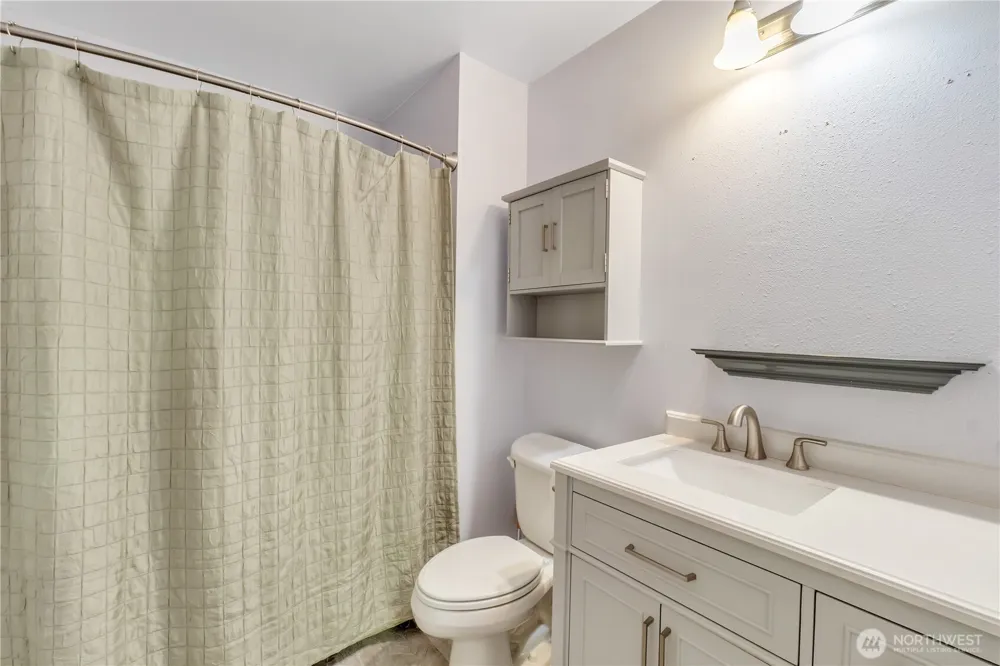 160 E SODERBERG RD #L-33 Allyn, WA 98524