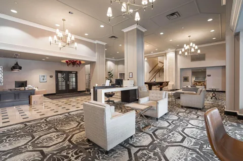 525 W Lafayette Boulevard #16C