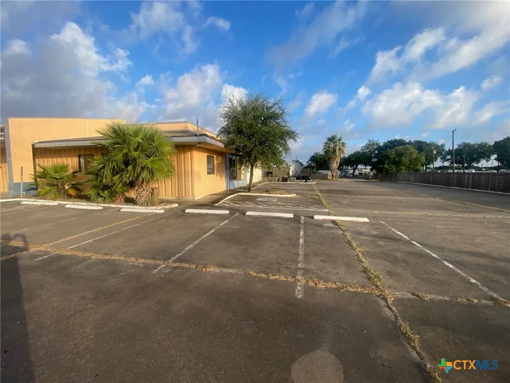 3402 Houston Highway Victoria, TX 77901