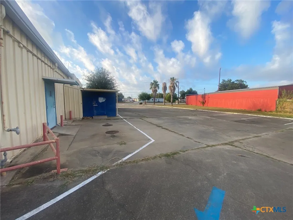 3402 Houston Highway Victoria, TX 77901