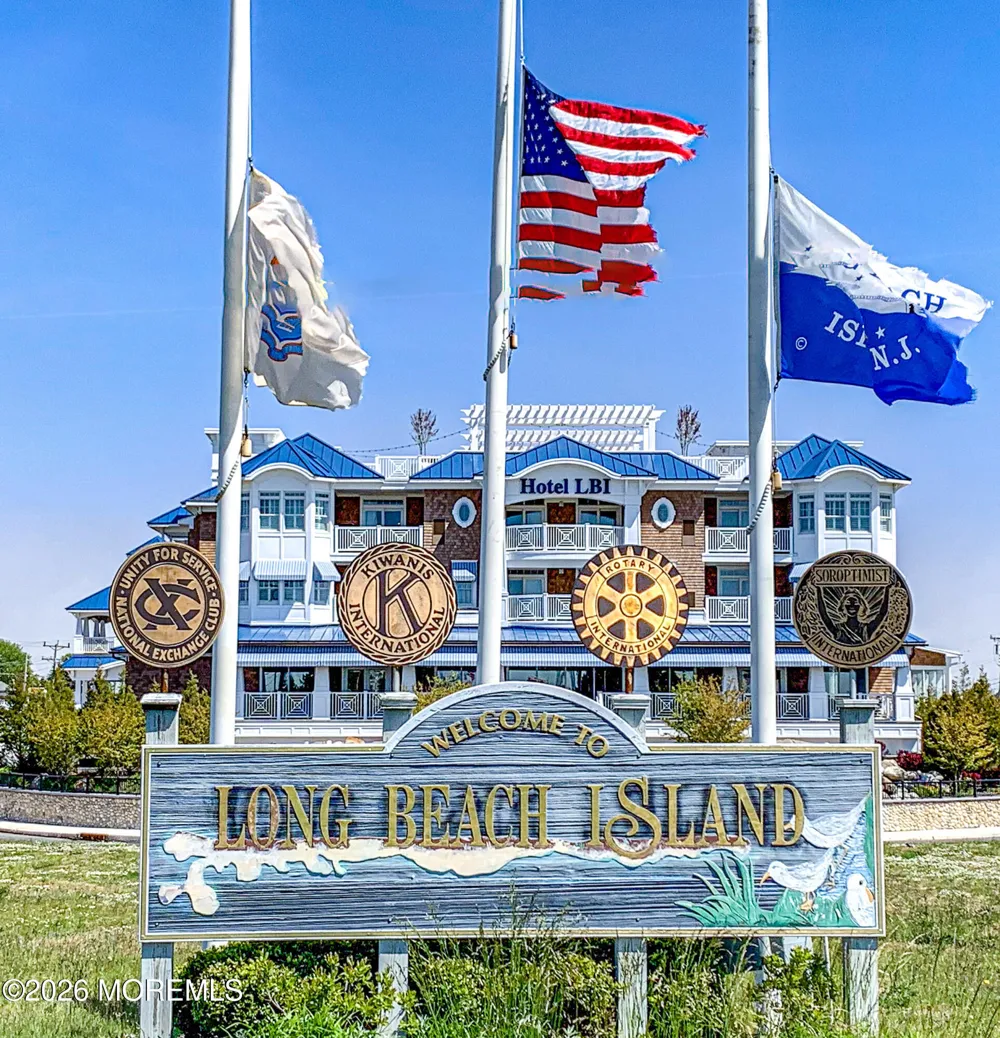 34 Frank Drive Manahawkin, NJ 08050