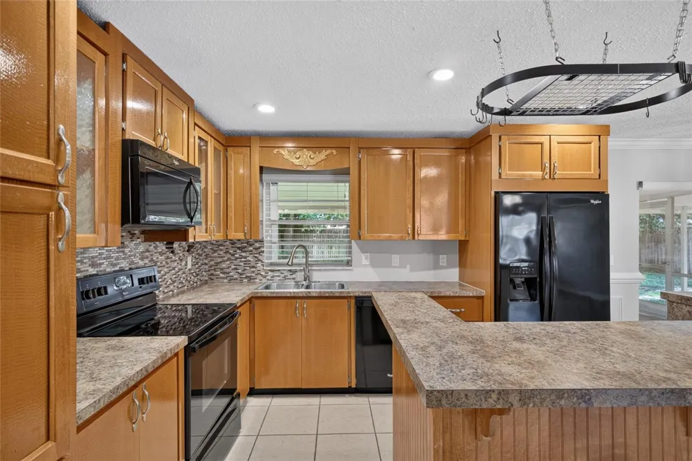 709 HEMLOCK LANE Lakeland, FL 33810