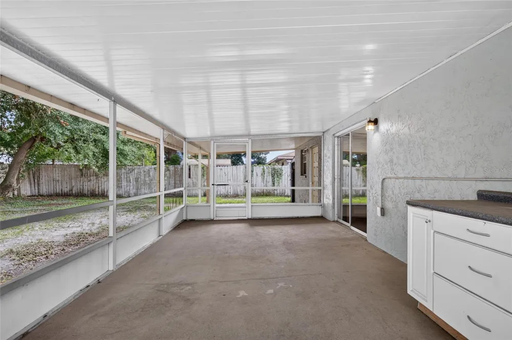 709 HEMLOCK LANE Lakeland, FL 33810