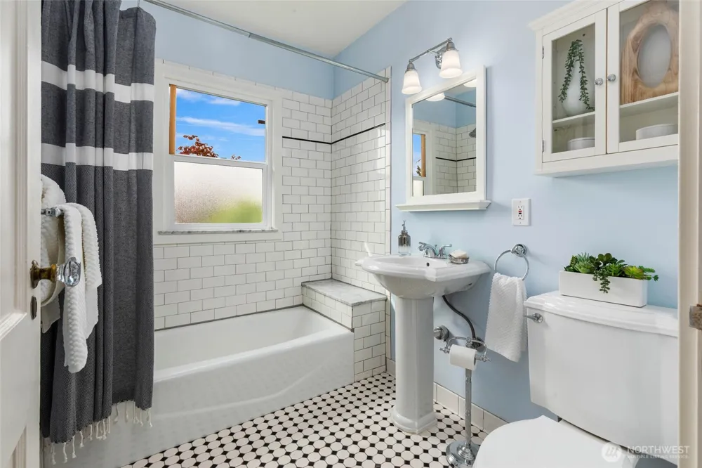 7705 23rd Avenue NW Seattle, WA 98117