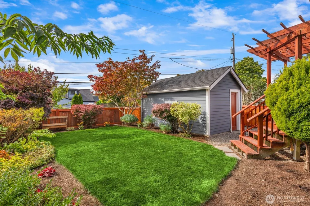7705 23rd Avenue NW Seattle, WA 98117