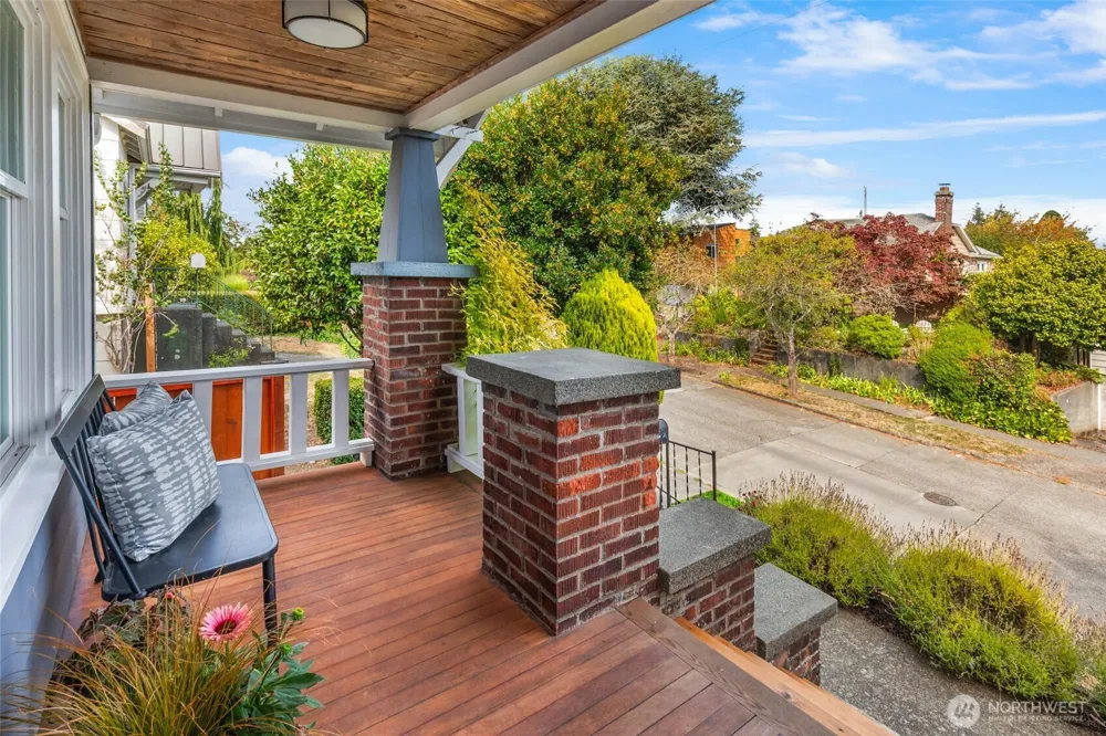7705 23rd Avenue NW Seattle, WA 98117