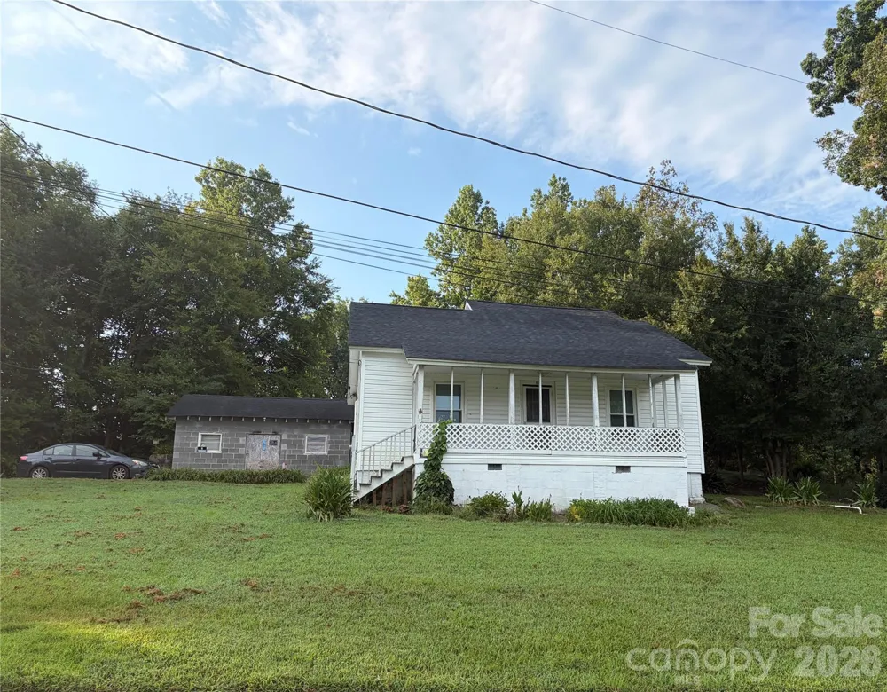 11 Republic Street Great Falls, SC 29055