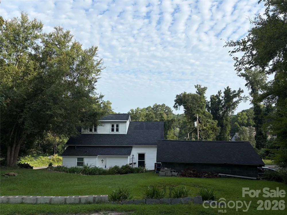 11 Republic Street Great Falls, SC 29055