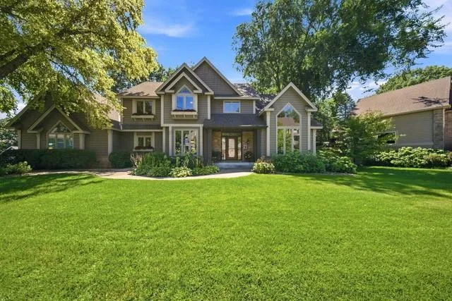 1444 Kings Wood Lane Eagan, MN 55122