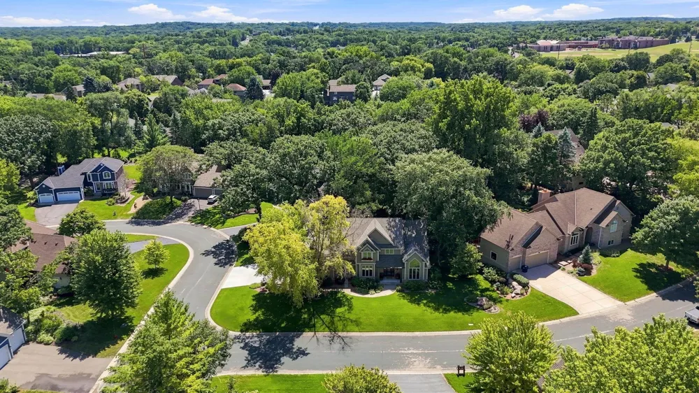 1444 Kings Wood Lane Eagan, MN 55122