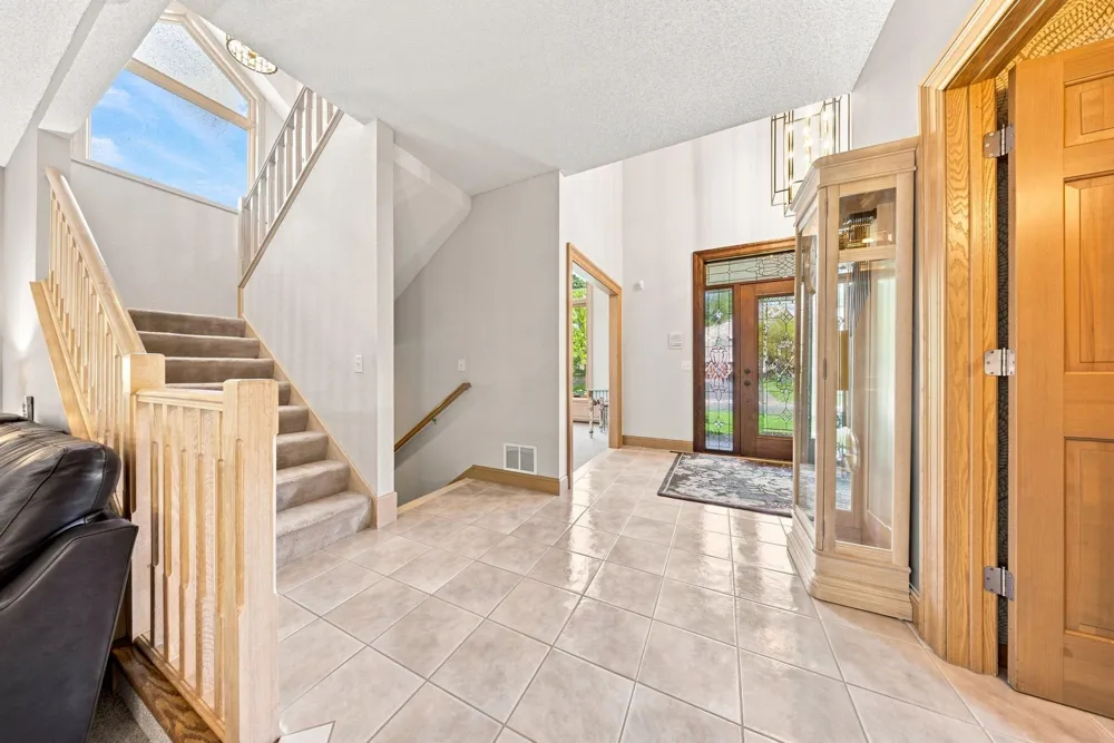 1444 Kings Wood Lane Eagan, MN 55122