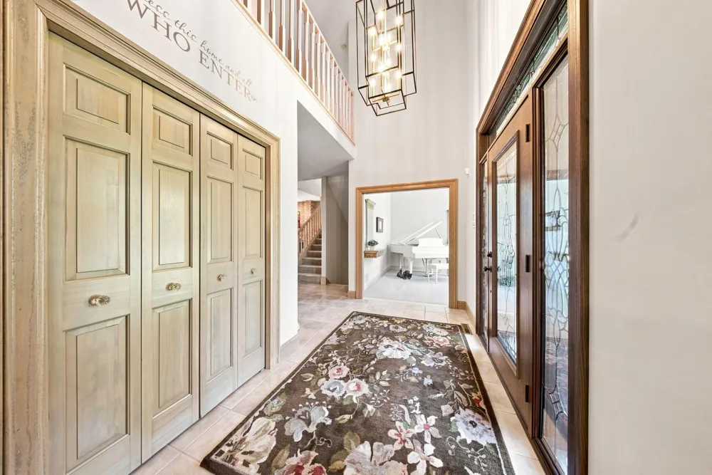 1444 Kings Wood Lane Eagan, MN 55122
