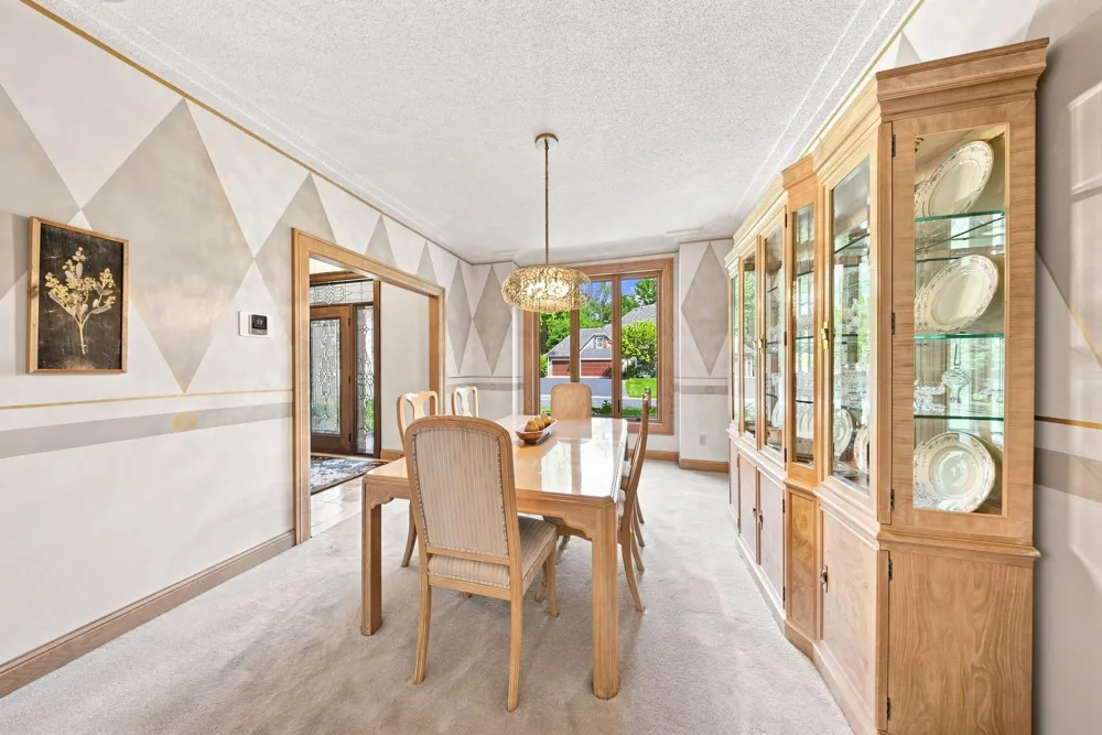 1444 Kings Wood Lane Eagan, MN 55122
