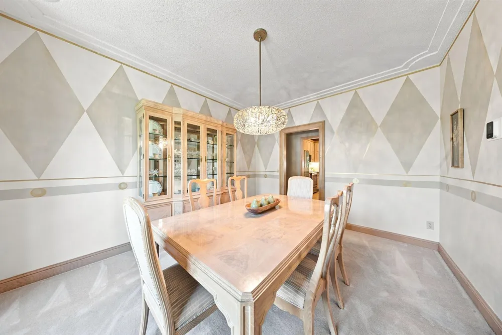 1444 Kings Wood Lane Eagan, MN 55122