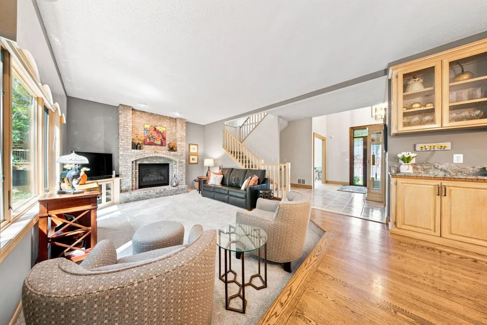1444 Kings Wood Lane Eagan, MN 55122