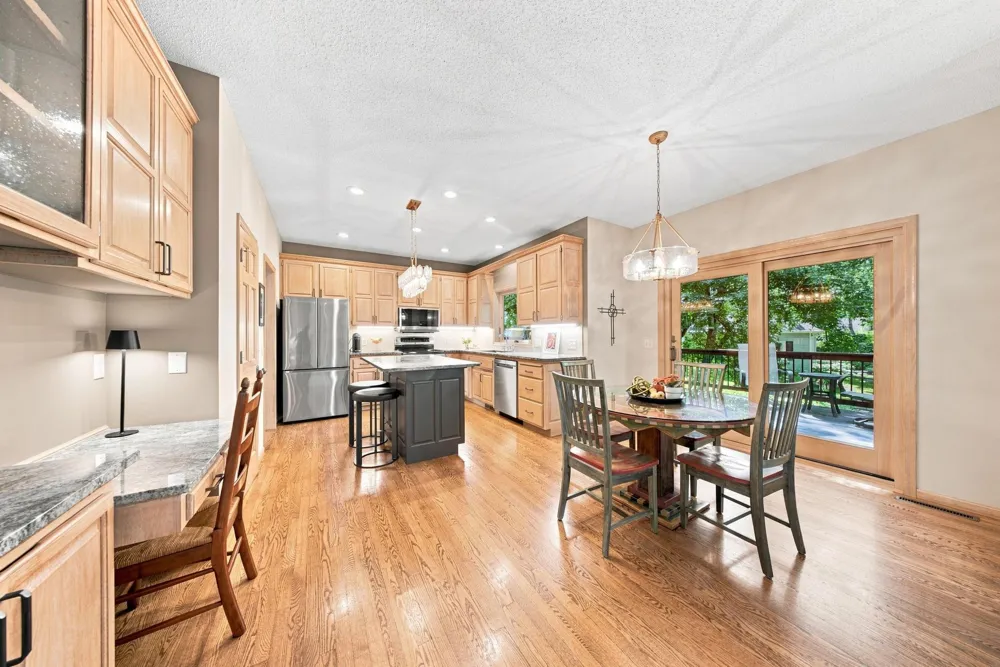 1444 Kings Wood Lane Eagan, MN 55122