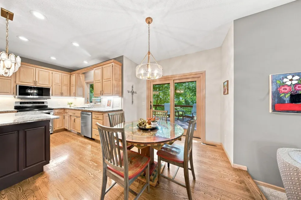 1444 Kings Wood Lane Eagan, MN 55122