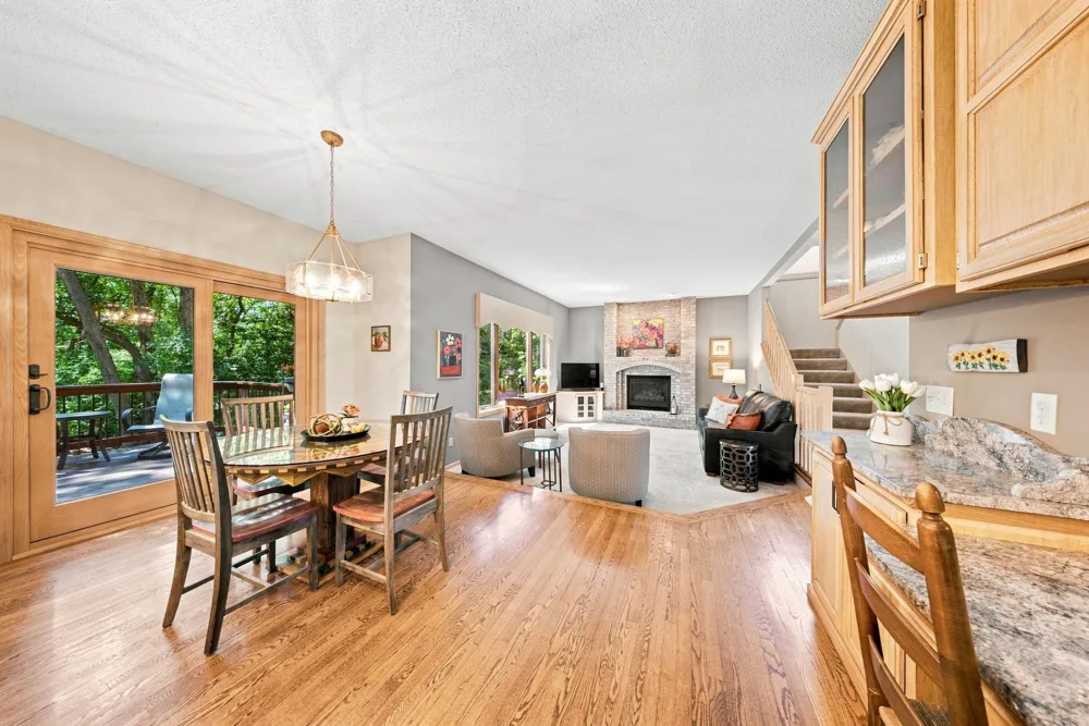 1444 Kings Wood Lane Eagan, MN 55122