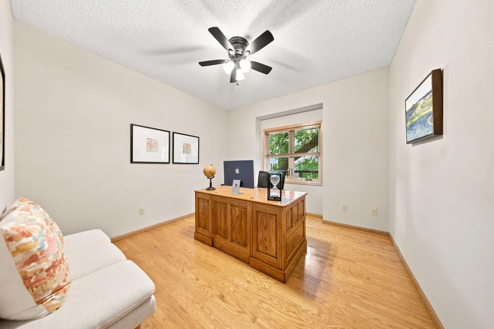 1444 Kings Wood Lane Eagan, MN 55122