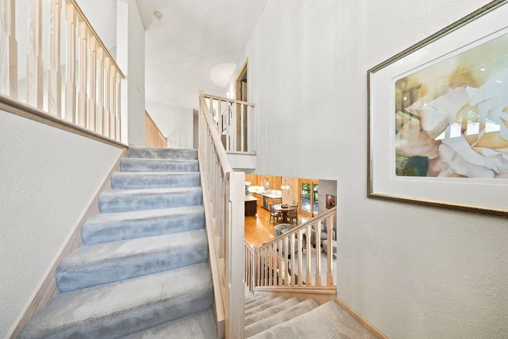 1444 Kings Wood Lane Eagan, MN 55122