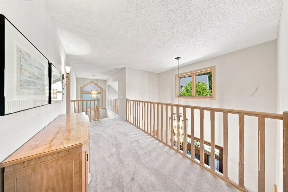 1444 Kings Wood Lane Eagan, MN 55122
