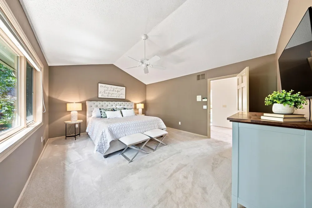 1444 Kings Wood Lane Eagan, MN 55122