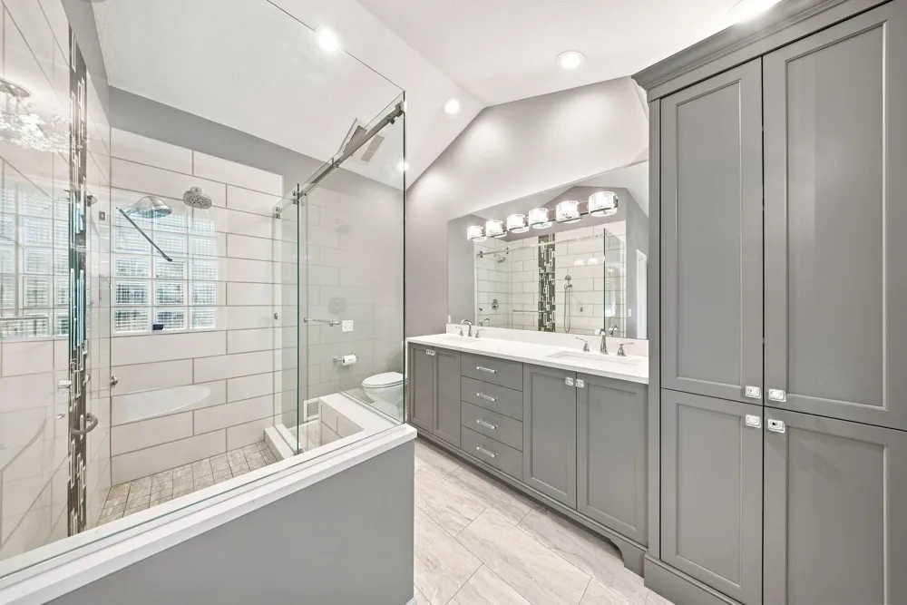 1444 Kings Wood Lane Eagan, MN 55122