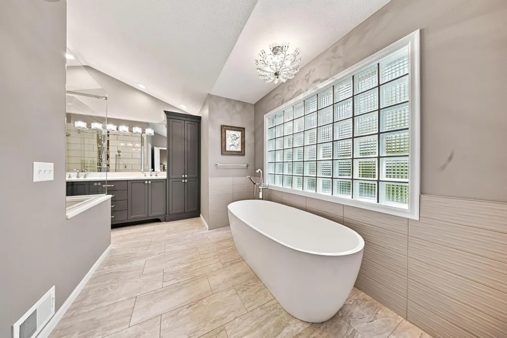 1444 Kings Wood Lane Eagan, MN 55122