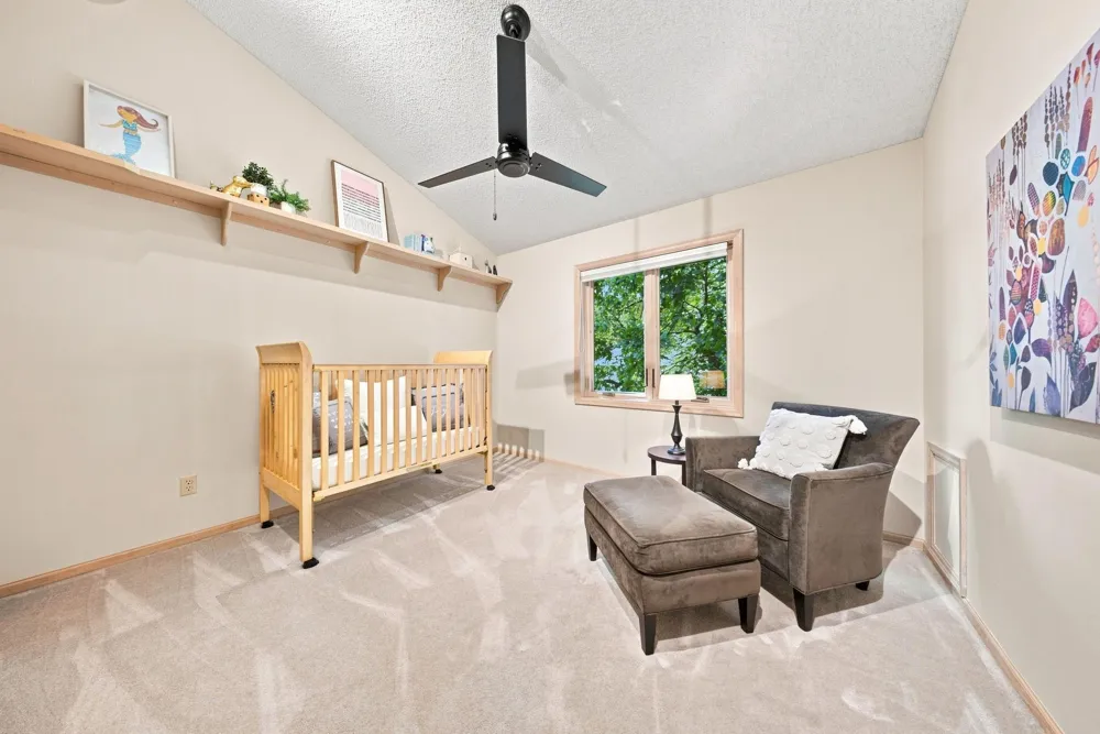 1444 Kings Wood Lane Eagan, MN 55122