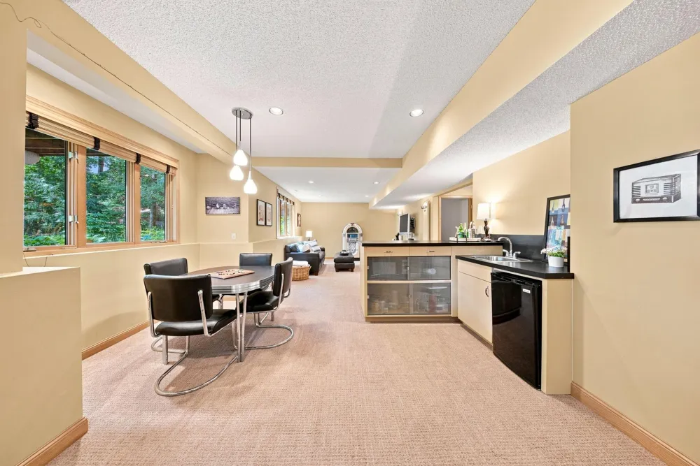 1444 Kings Wood Lane Eagan, MN 55122