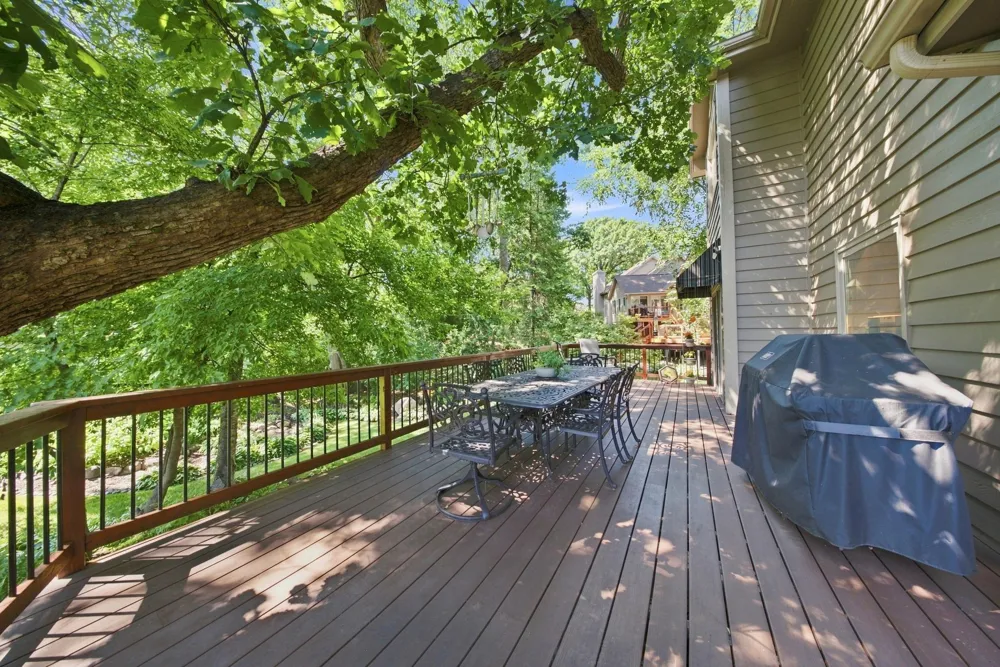 1444 Kings Wood Lane Eagan, MN 55122
