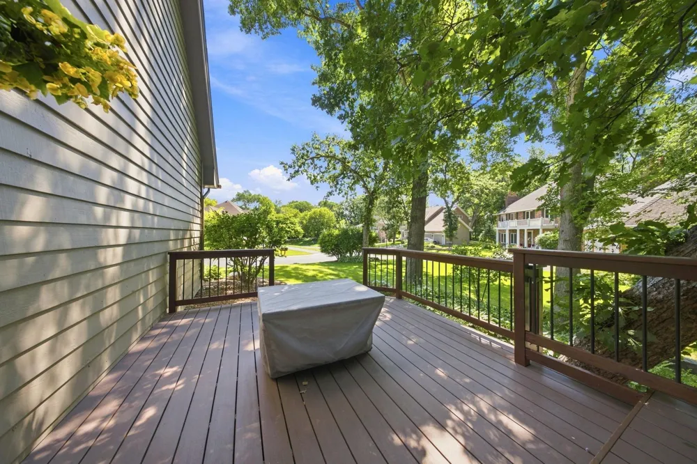 1444 Kings Wood Lane Eagan, MN 55122