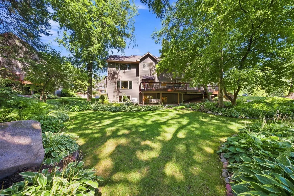 1444 Kings Wood Lane Eagan, MN 55122