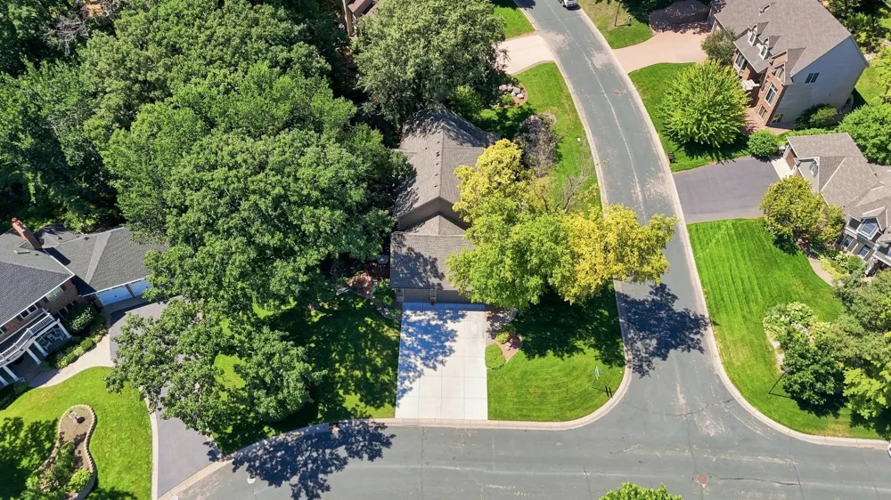 1444 Kings Wood Lane Eagan, MN 55122