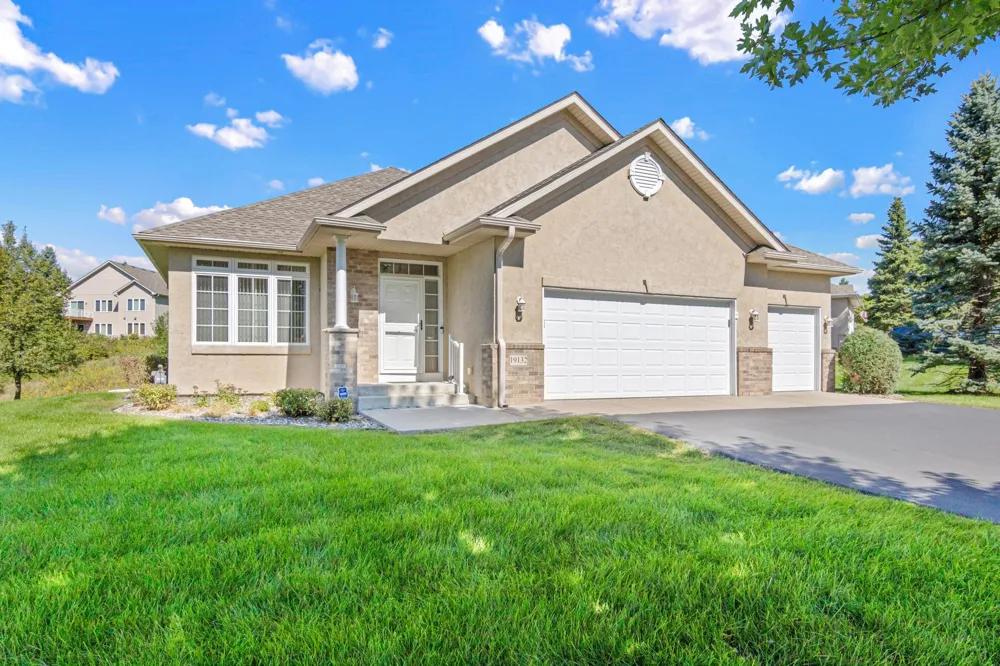 19132 Inndale Drive Lakeville, MN 55044