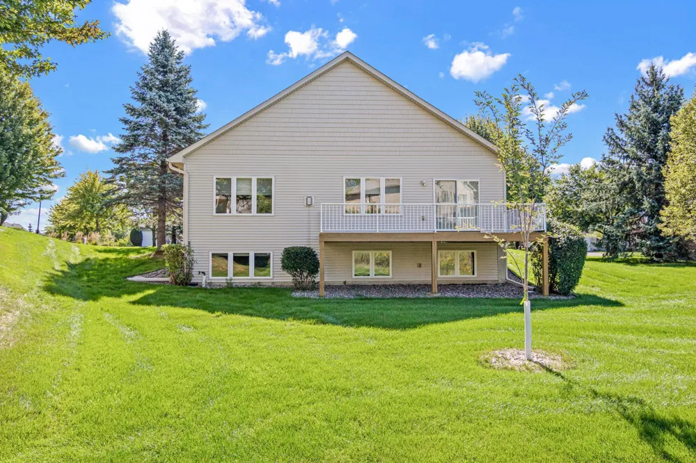 19132 Inndale Drive Lakeville, MN 55044