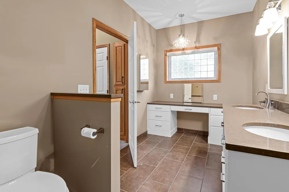 19132 Inndale Drive Lakeville, MN 55044
