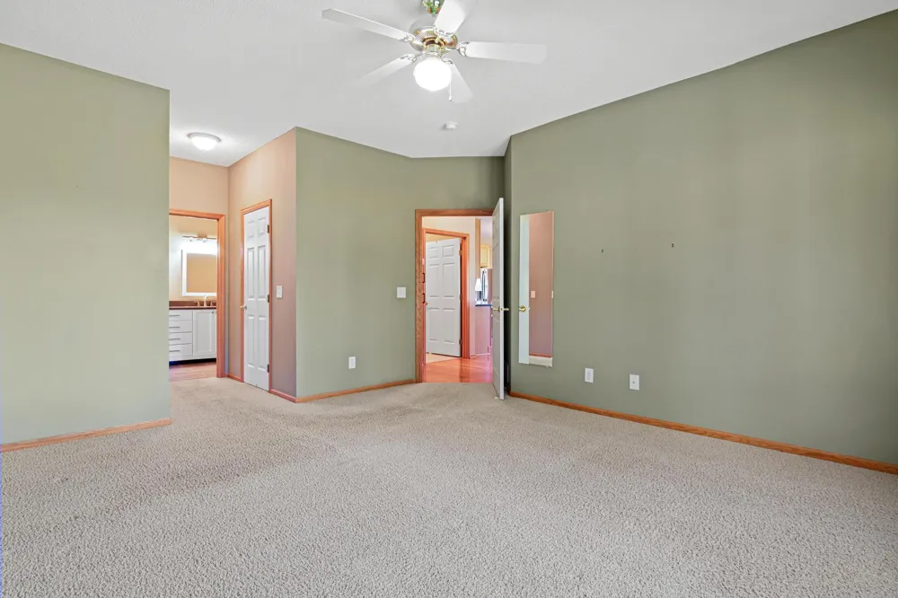 19132 Inndale Drive Lakeville, MN 55044