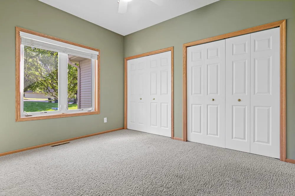 19132 Inndale Drive Lakeville, MN 55044