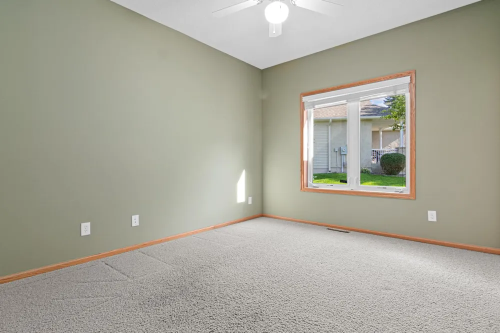 19132 Inndale Drive Lakeville, MN 55044