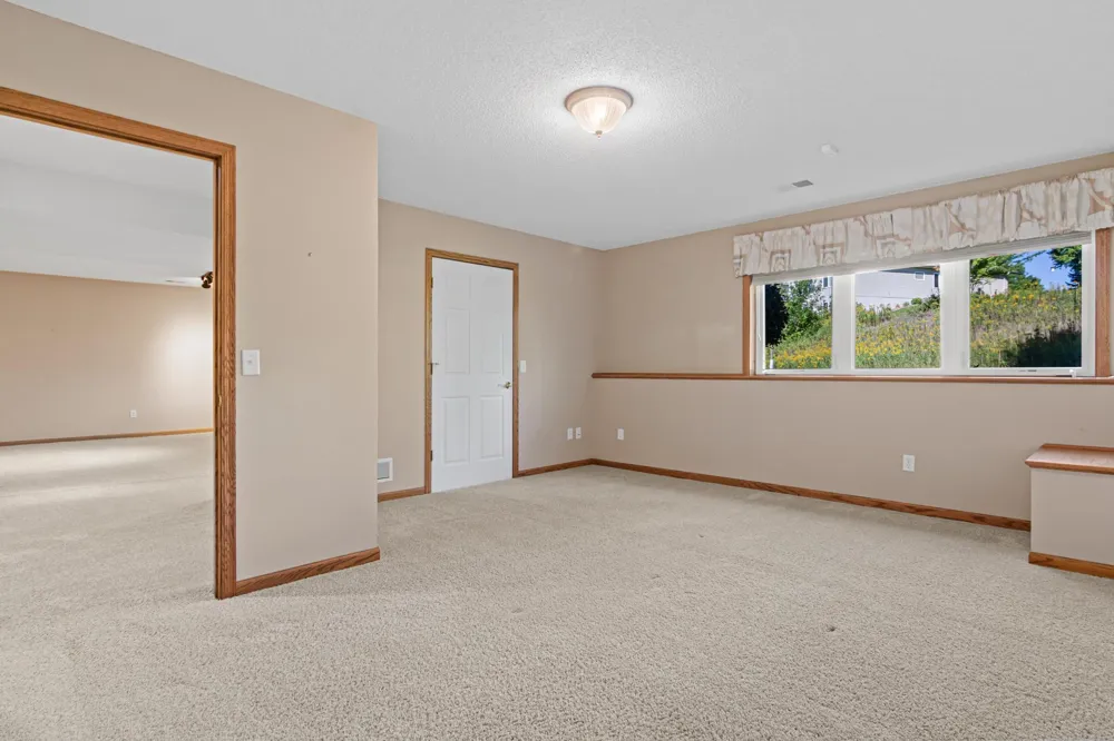 19132 Inndale Drive Lakeville, MN 55044