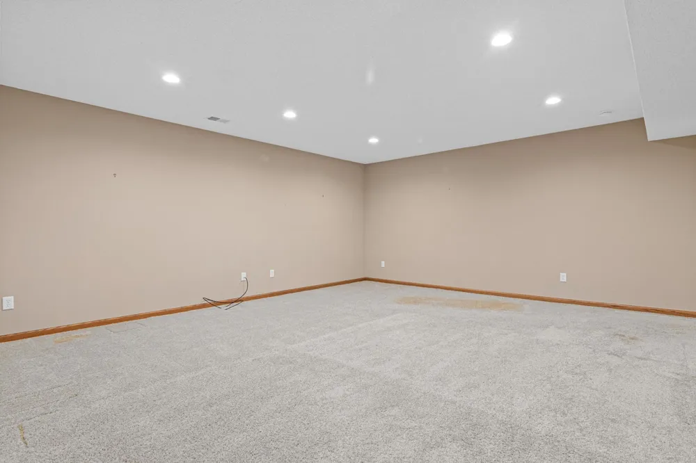 19132 Inndale Drive Lakeville, MN 55044