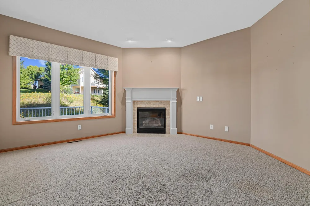 19132 Inndale Drive Lakeville, MN 55044