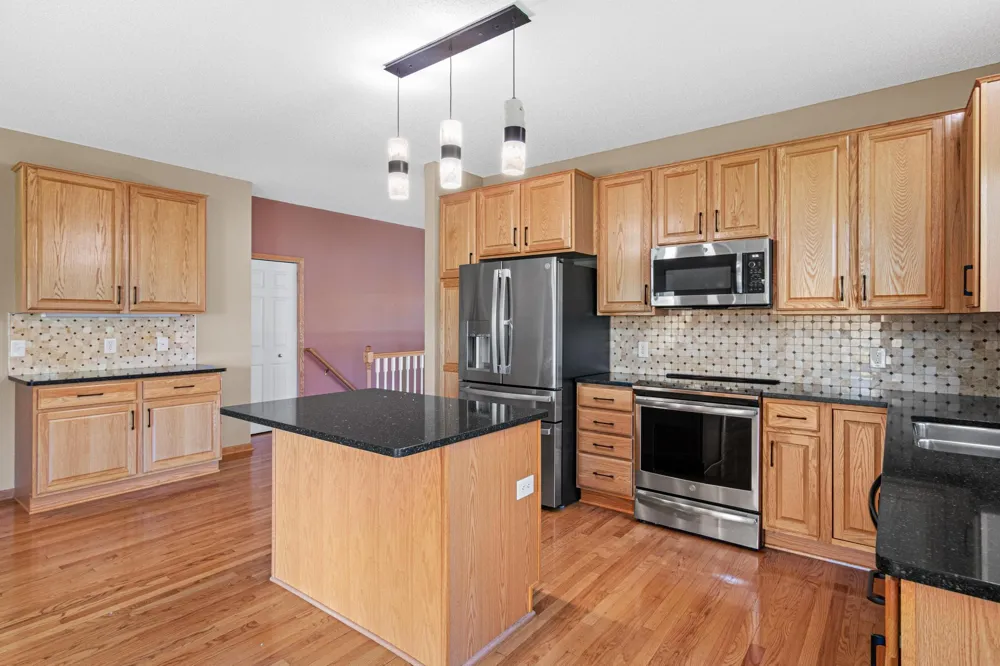 19132 Inndale Drive Lakeville, MN 55044