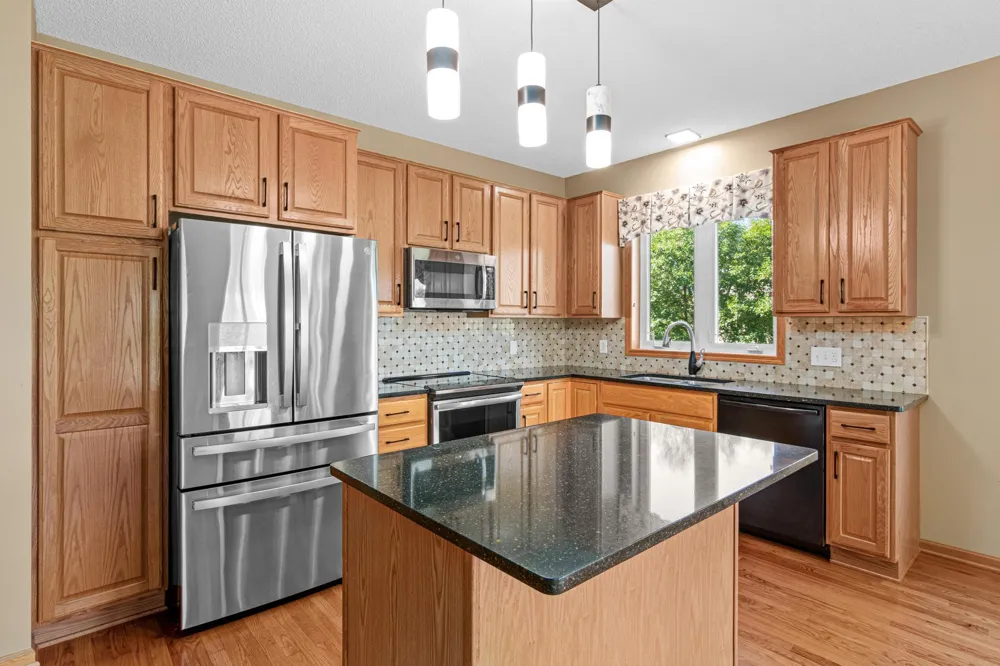 19132 Inndale Drive Lakeville, MN 55044