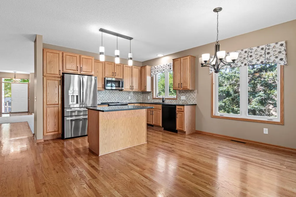 19132 Inndale Drive Lakeville, MN 55044