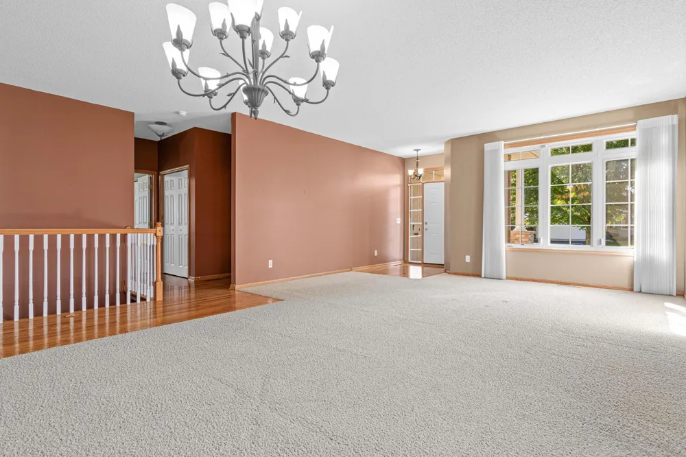 19132 Inndale Drive Lakeville, MN 55044