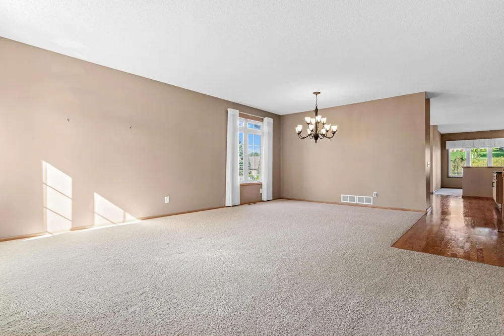 19132 Inndale Drive Lakeville, MN 55044
