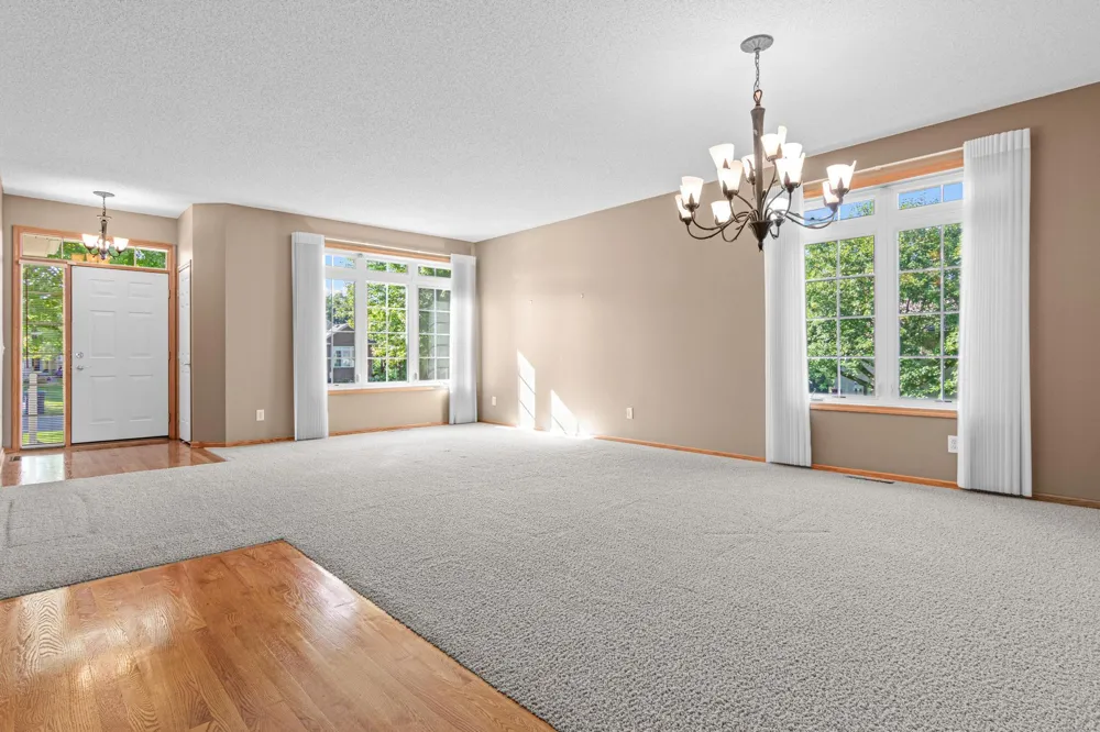 19132 Inndale Drive Lakeville, MN 55044